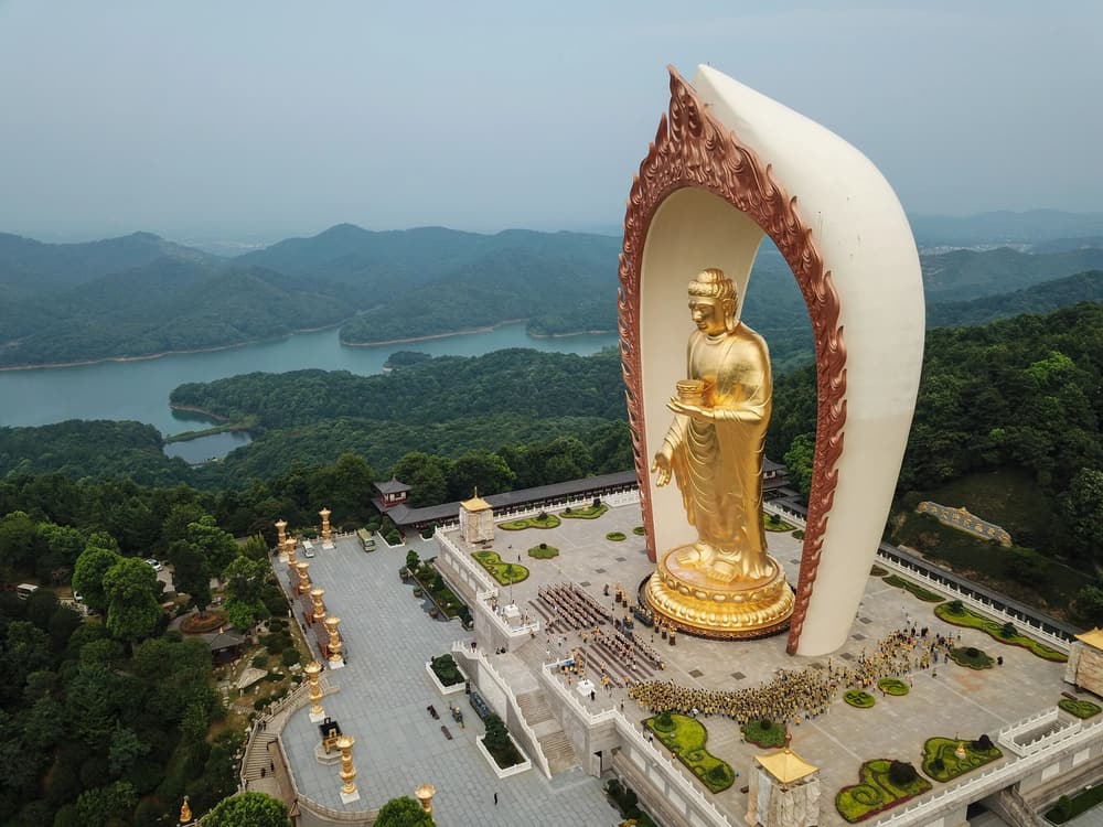 回观此土修行者,龌龊生涯太苦人